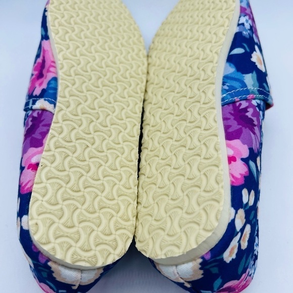 GROVE BAGS WOMENS FLAT SLIP ON SHOES WITH DOG/FLORAL DESIGN SIZE 7 NWOT - Picture 8 of 9